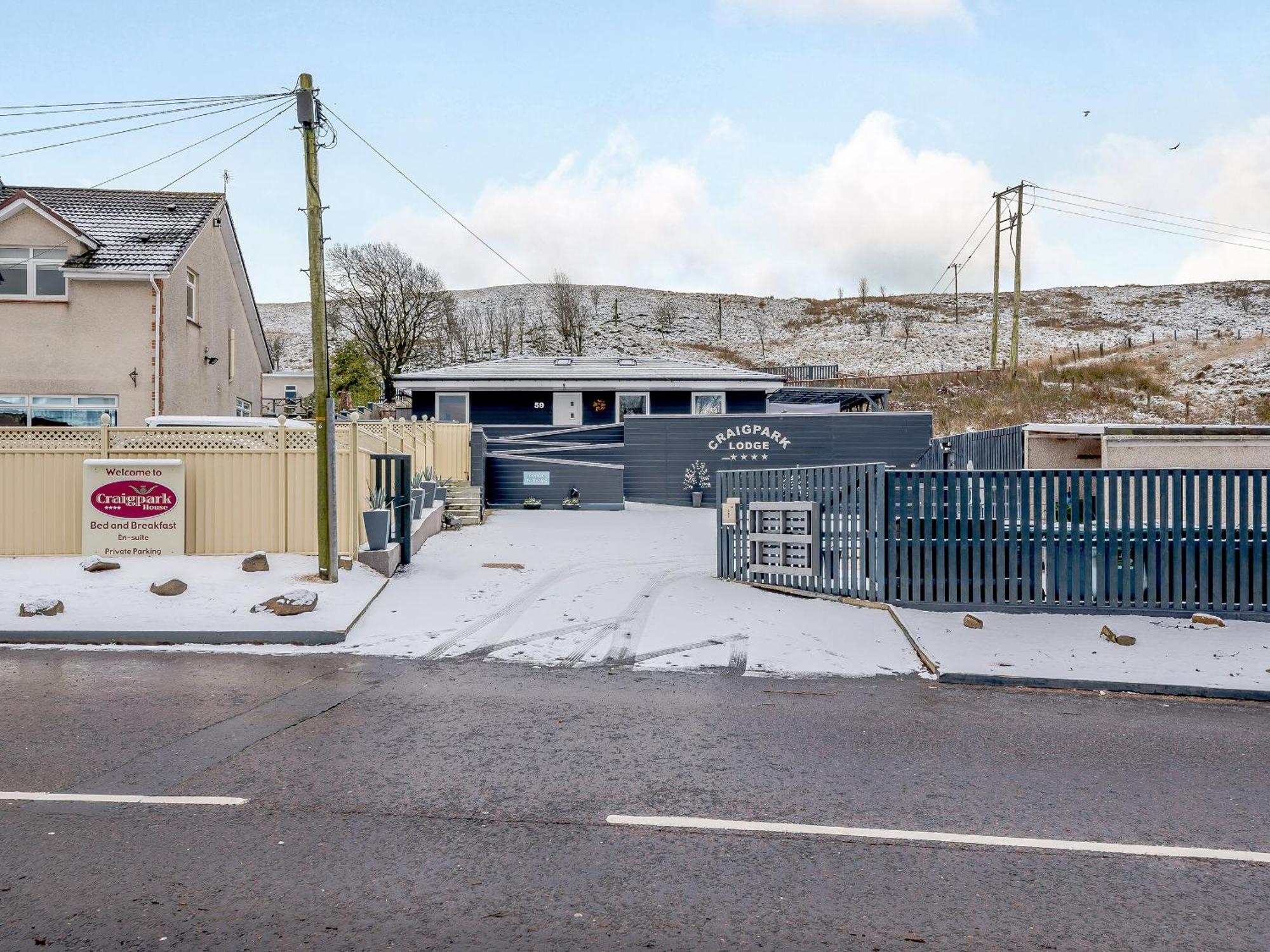 Craigpark Lodge Caldercruix Exterior photo